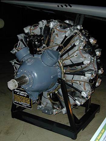 300px-Pratt_&_Whitney_R-2800_Engine_1